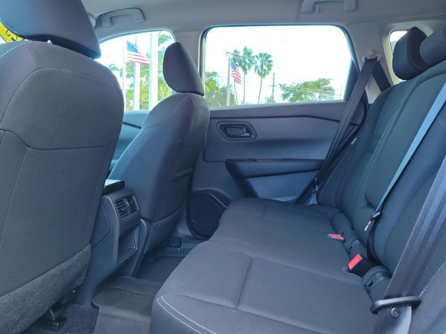 Used 2025 Nissan Rogue S image 11
