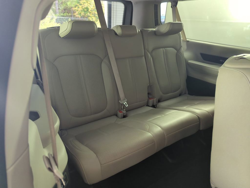 Used 2024 Jeep Wagoneer L Series II image 34