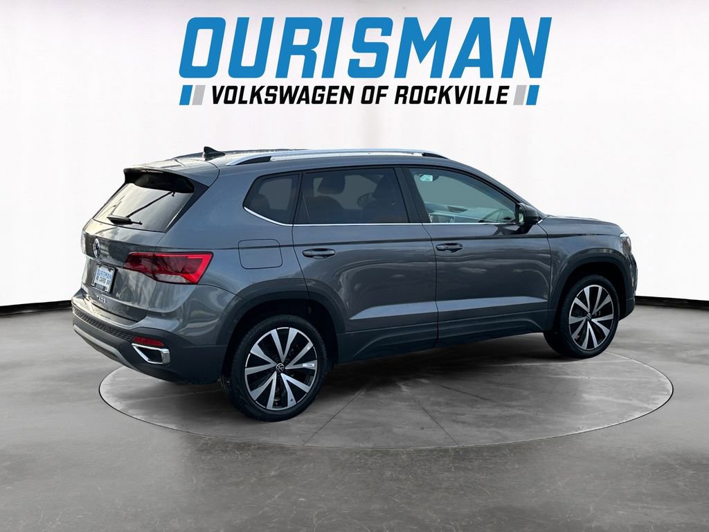 Used 2024 Volkswagen Taos SE image 6
