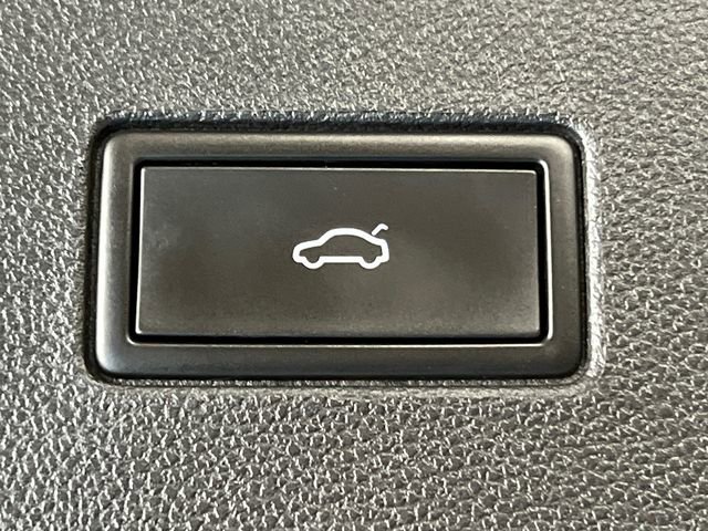 Used 2022 Volkswagen Atlas SEL Premium image 6