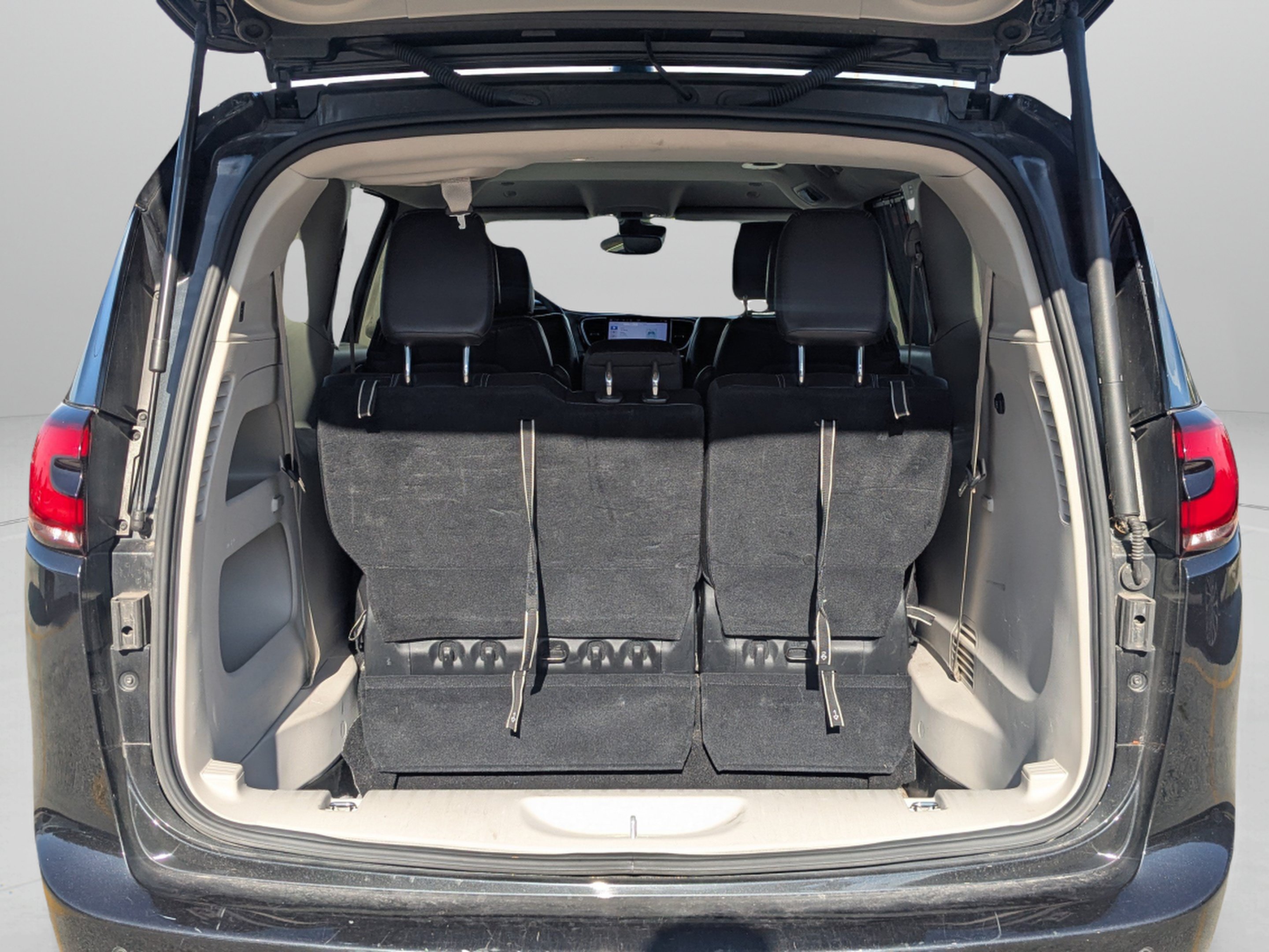 Used 2023 Chrysler Pacifica Touring-L FWD image 14