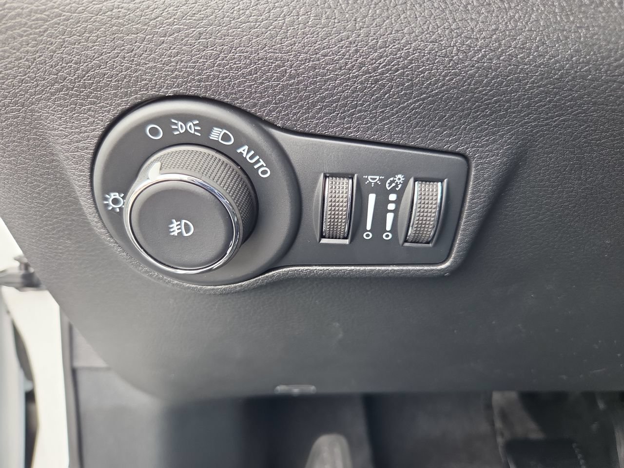 New 2026 Jeep Compass Latitude AWD/4WD image 29