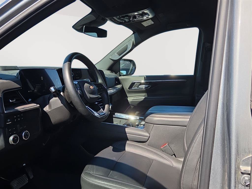 Used 2026 Chevrolet Suburban LT AWD/4WD image 3