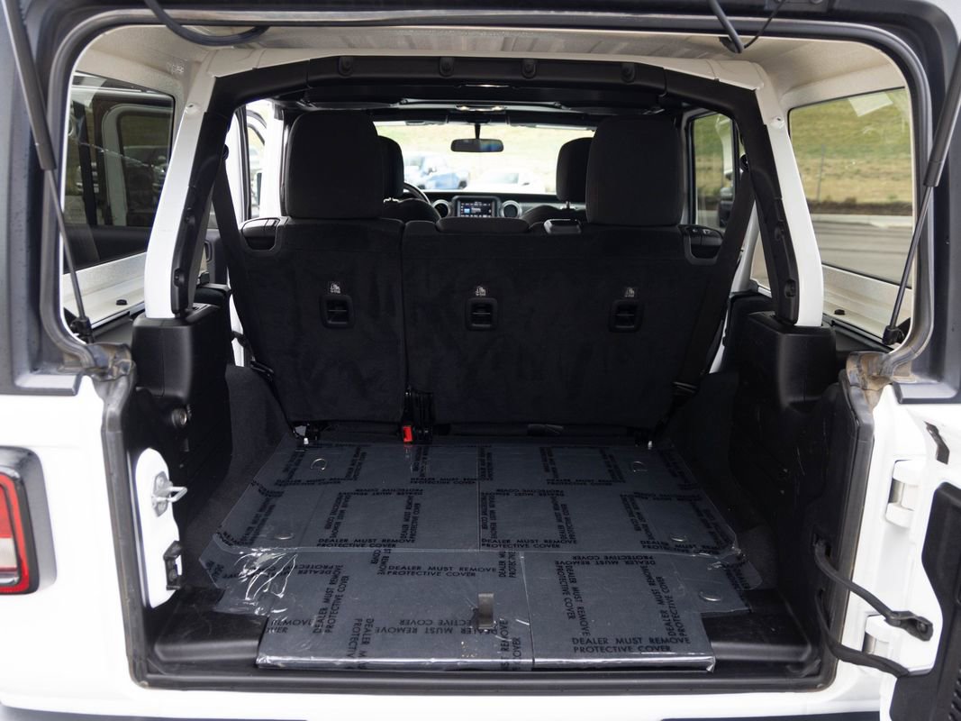 Used 2019 Jeep Wrangler Unlimited Sahara AWD/4WD image 16