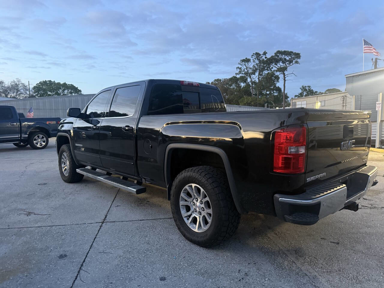 Used 2016 GMC Sierra 1500 SLE w/ SLE Value Package AWD/4WD image 3