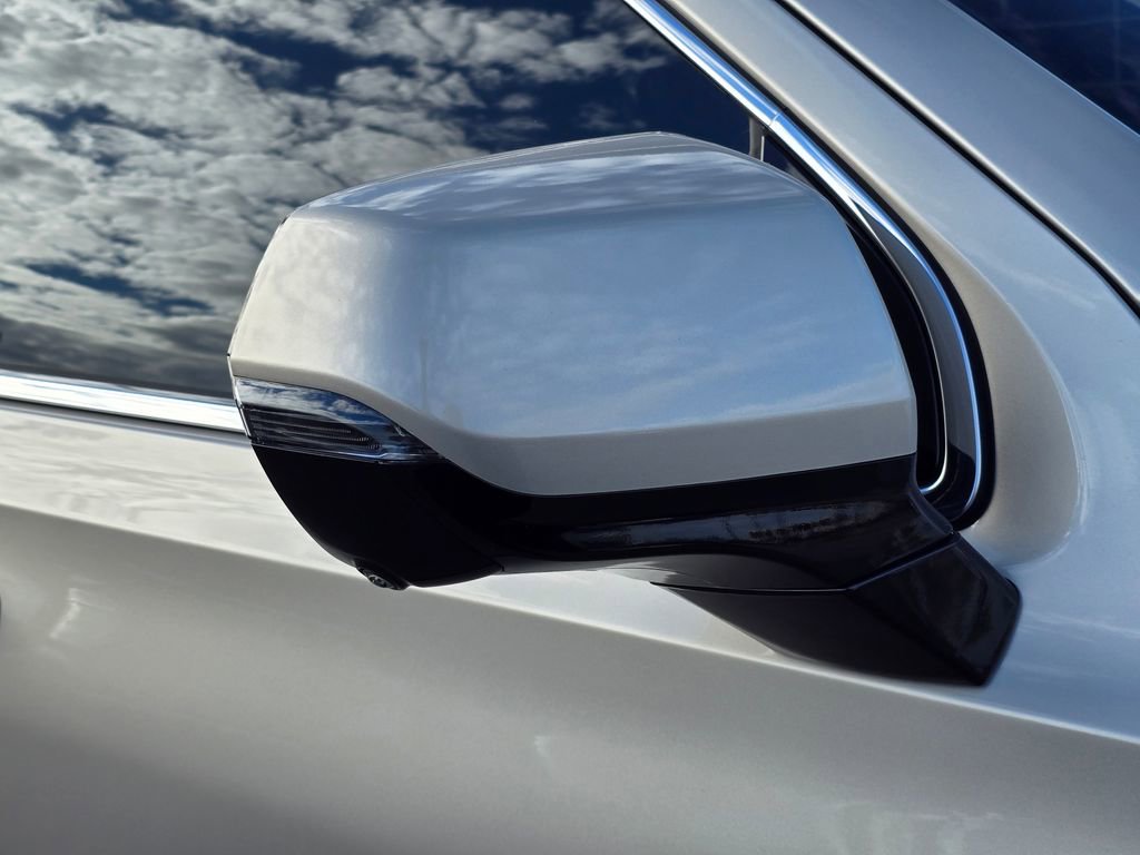 Used 2023 Cadillac Escalade Premium Luxury image 13