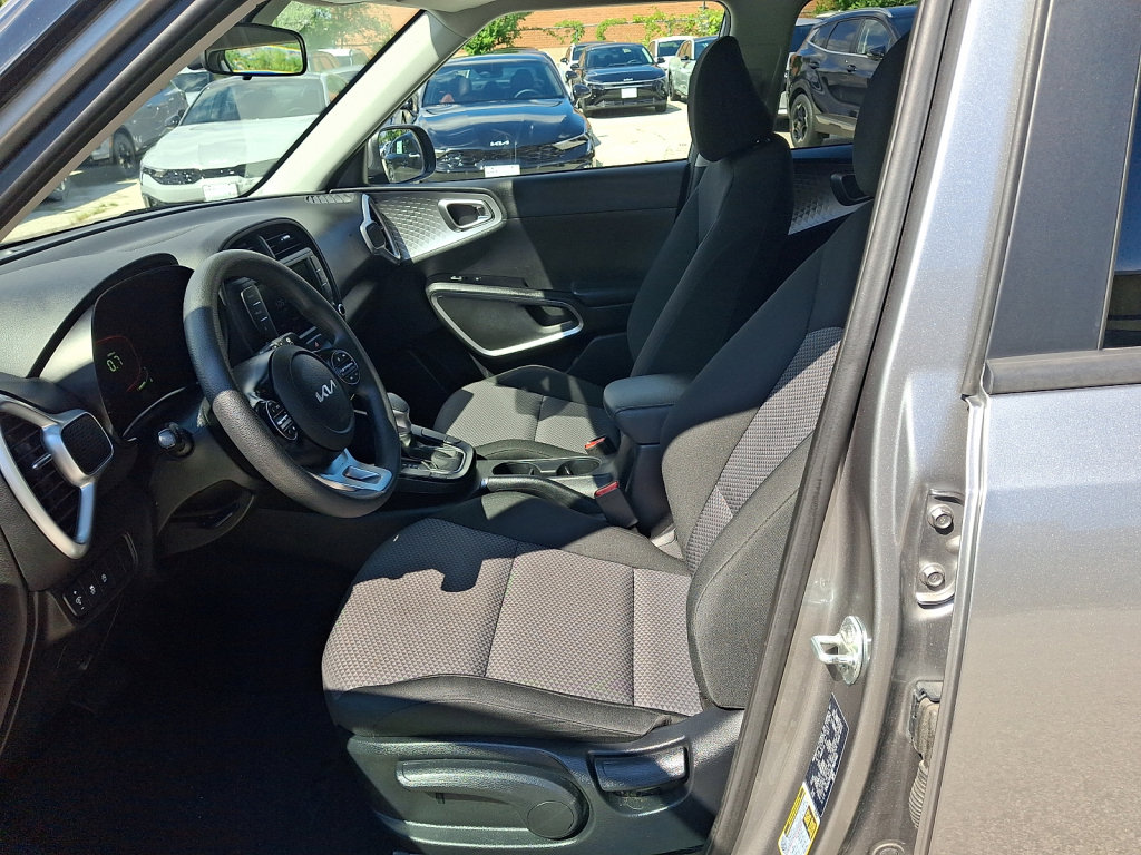 Used 2024 Kia Soul LX w/ Option Group 015 FWD image 29