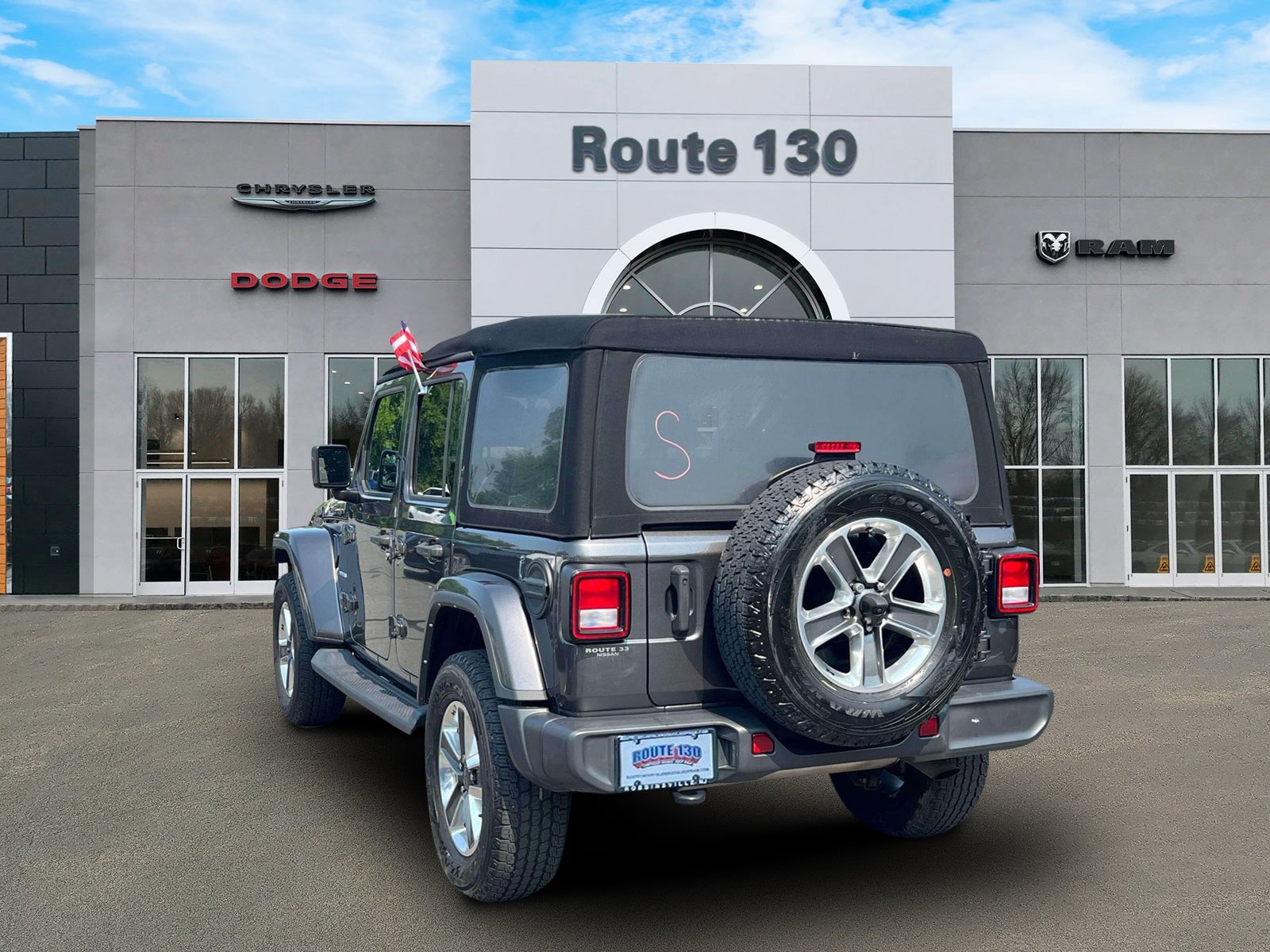 Used 2022 Jeep Wrangler Unlimited Sahara w/ Cold Weather Group AWD/4WD image 3