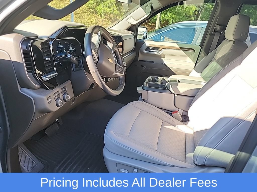 Used 2024 Chevrolet Silverado 1500 LT AWD/4WD image 5