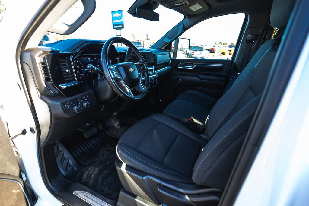 Used 2024 Chevrolet Silverado 3500 LT image 20