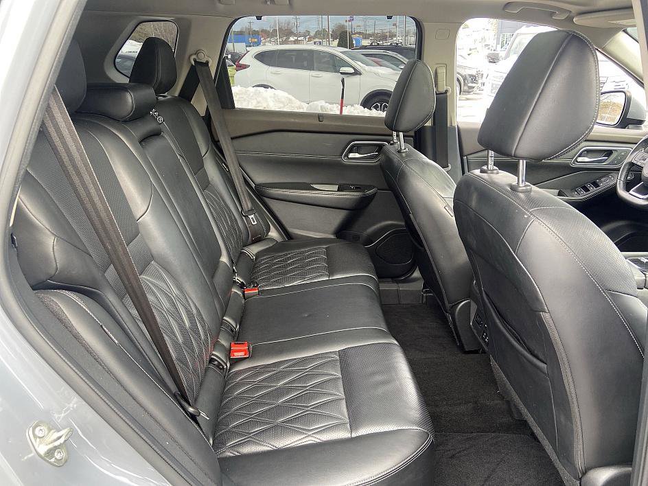 Used 2021 Nissan Rogue Platinum image 19