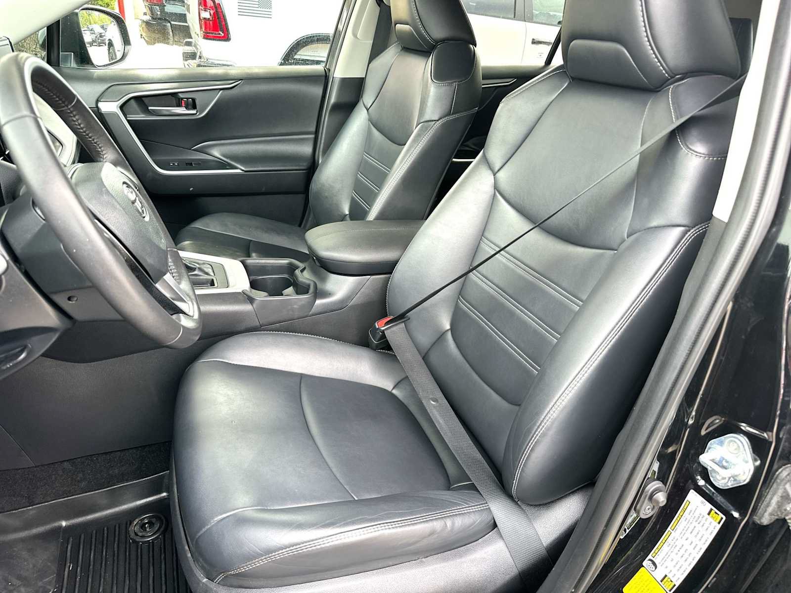 Used 2020 Toyota RAV4 XLE Premium FWD image 17