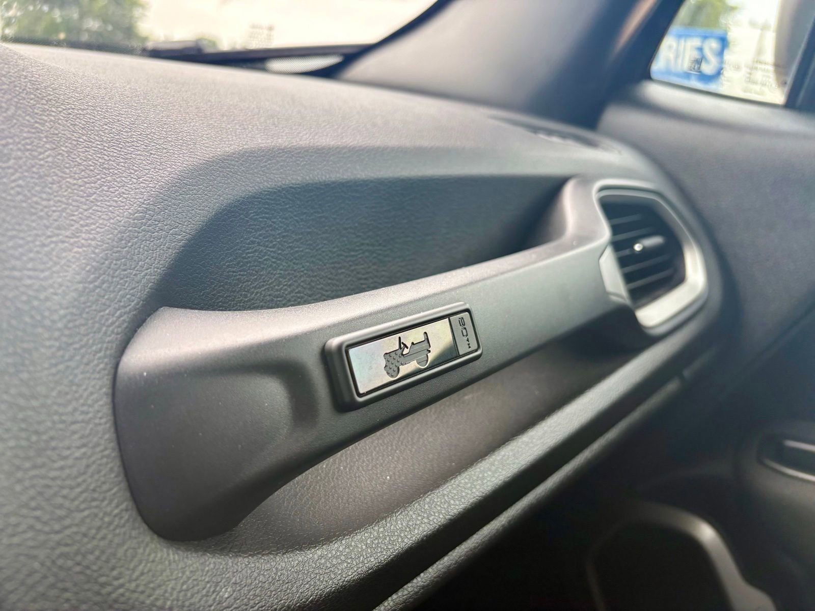 Used 2021 Jeep Renegade Latitude FWD image 15