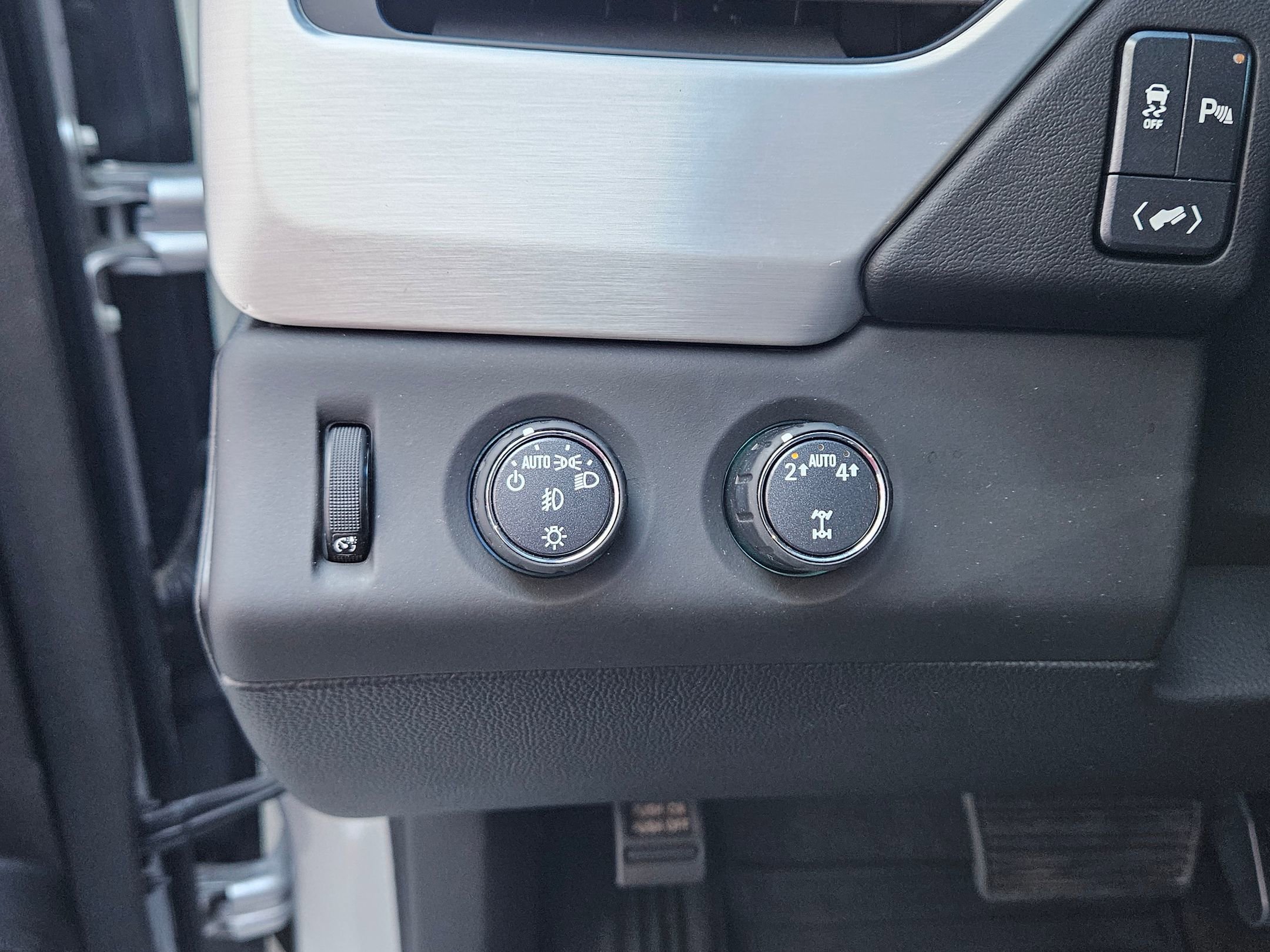 Used 2019 GMC Yukon SLE w/ SLE Value Package image 18