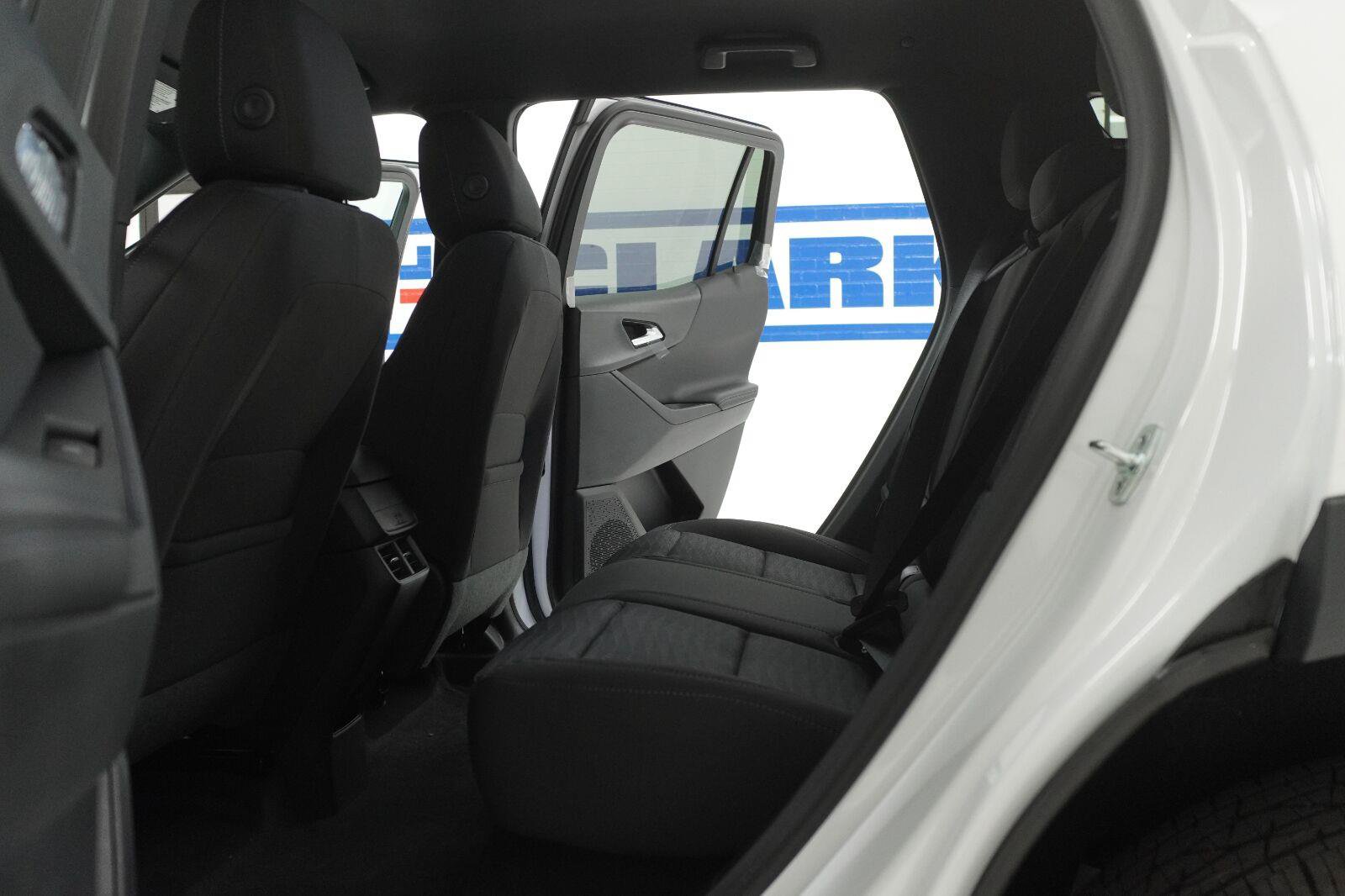 New 2027 Chevrolet Equinox LT FWD image 23