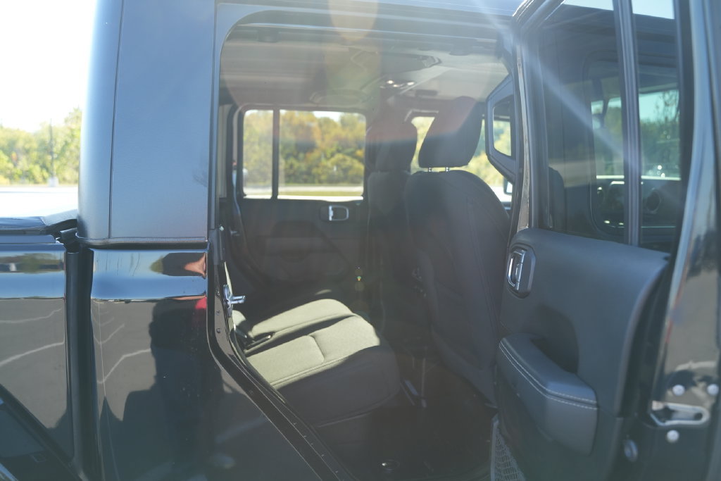 Used 2020 Jeep Gladiator Overland AWD/4WD image 21