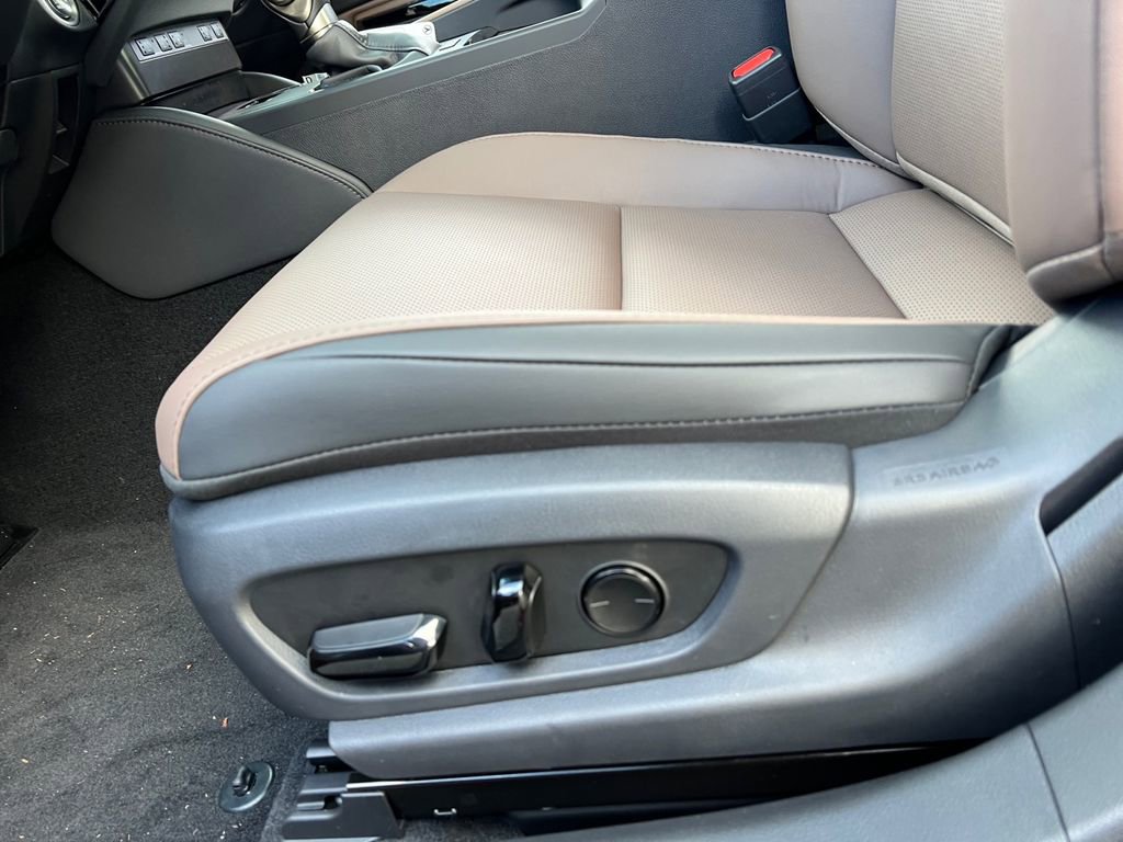 New 2025 Lexus ES 350 w/ Premium Package image 13