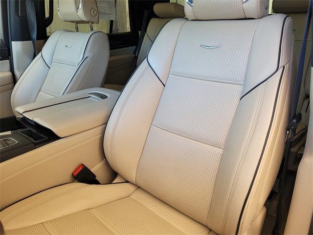 Used 2023 Cadillac Escalade Premium Luxury w/ Performance Package image 20