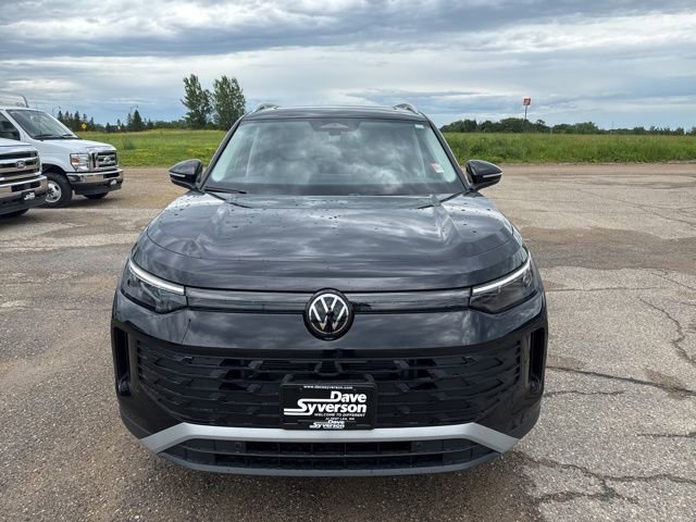 New 2025 Volkswagen Tiguan SE image 32