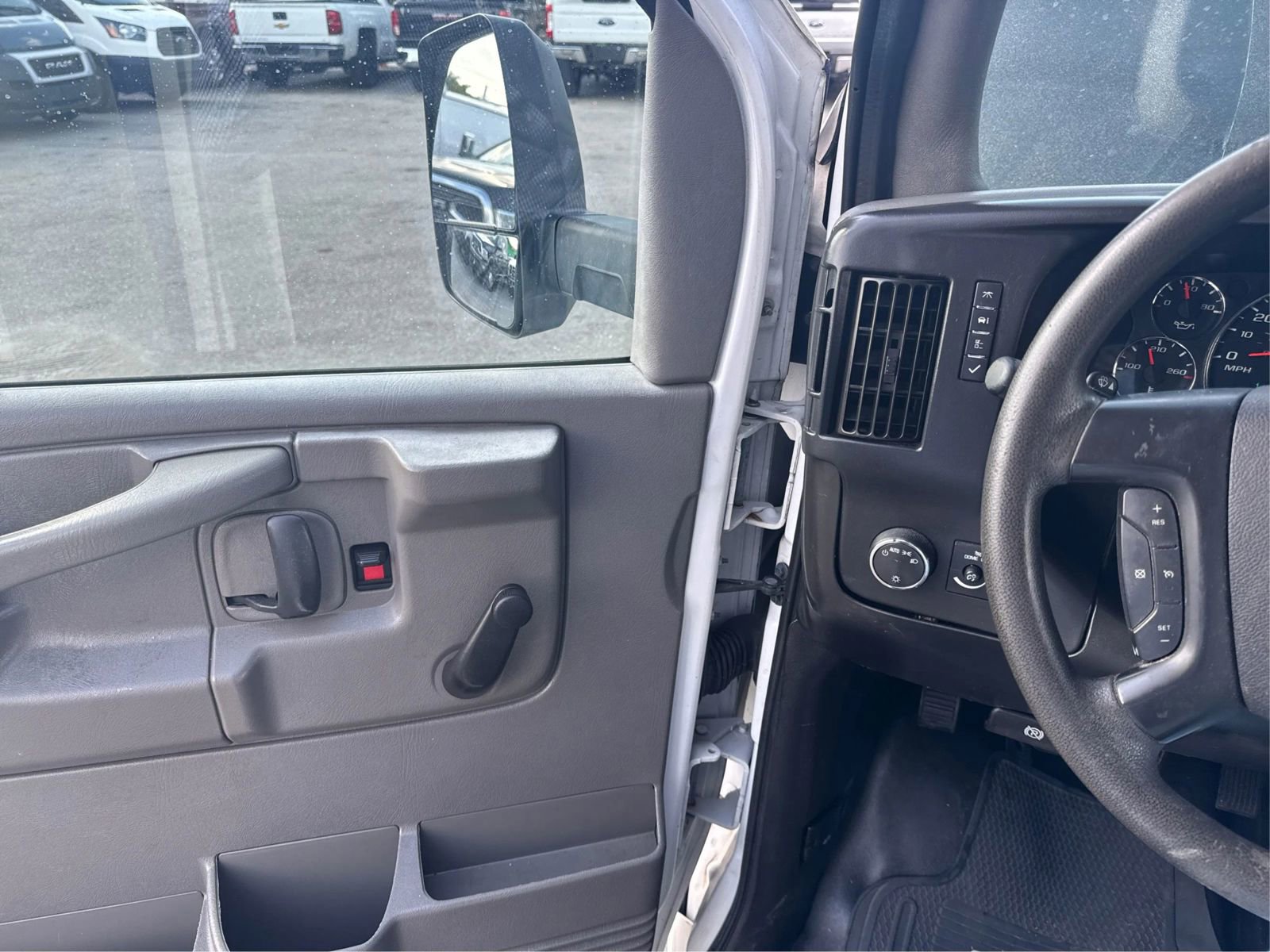 Used 2015 Chevrolet Express 3500 Extended RWD image 20