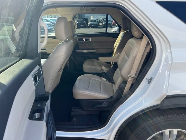 Used 2021 Ford Explorer XLT w/ Equipment Group 202A AWD/4WD image 13