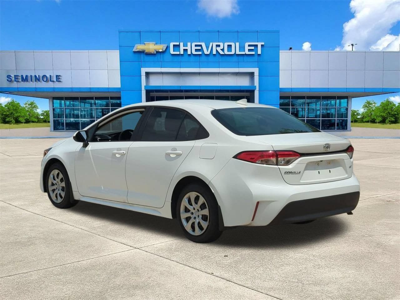 Used 2025 Toyota Corolla LE FWD image 3