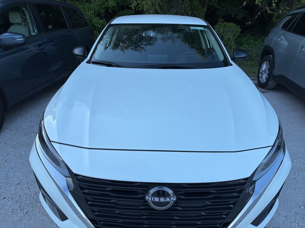 Used 2025 Nissan Altima 2.5 SV FWD image 5