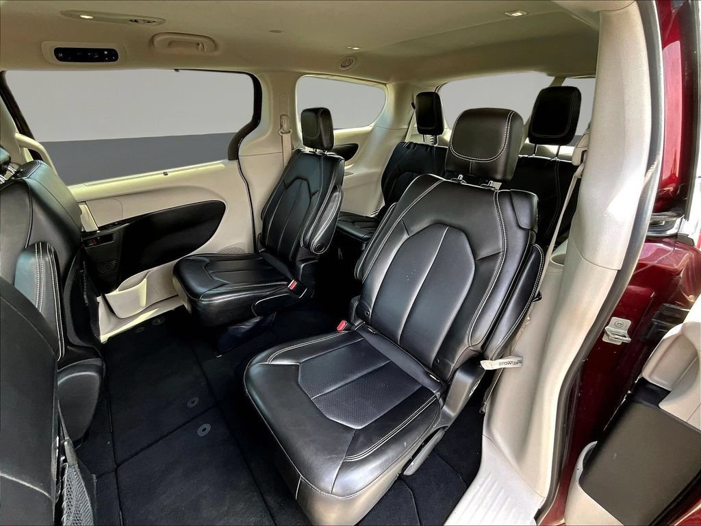 Used 2023 Chrysler Pacifica Touring-L FWD image 23