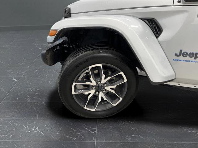 Used 2024 Jeep Wrangler Unlimited image 32