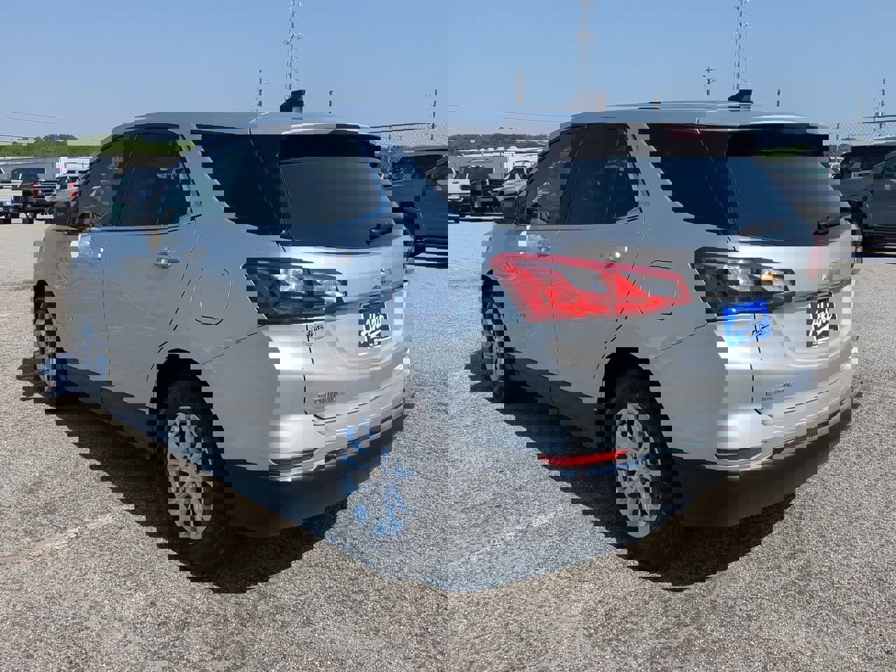 Used 2018 Chevrolet Equinox LT w/ LPO, Cargo Package FWD image 5