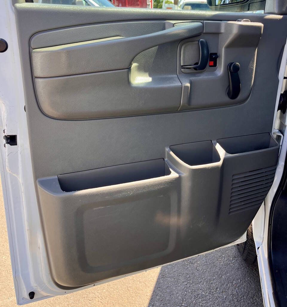 Used 2013 Chevrolet Express 2500 RWD image 11
