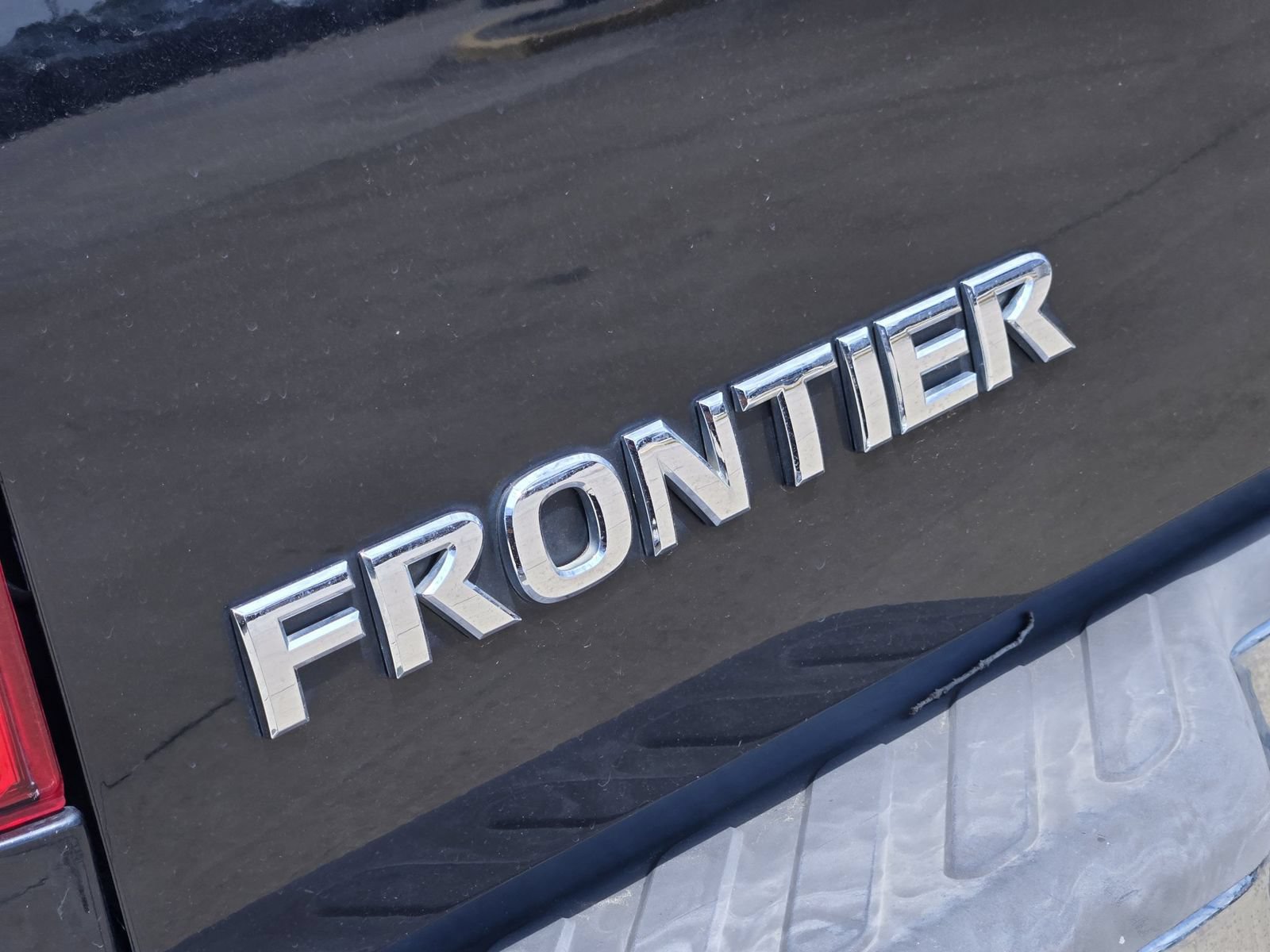 Used 2019 Nissan Frontier SL RWD image 12