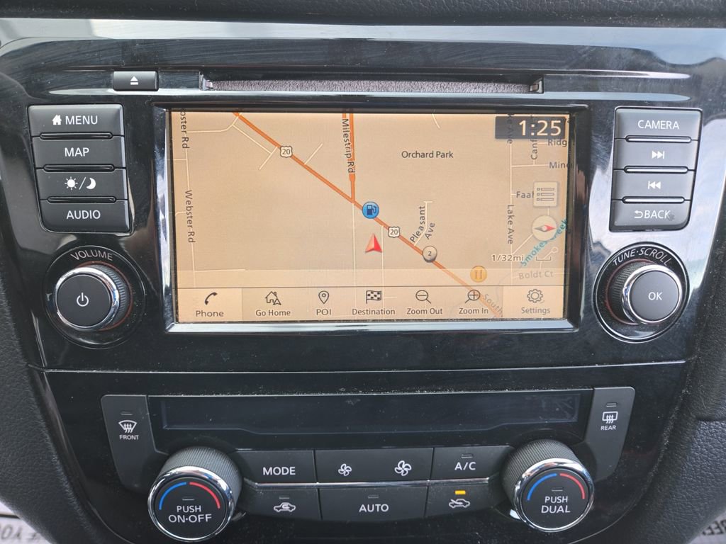 Used 2018 Nissan Rogue SV w/ Premium Package image 21