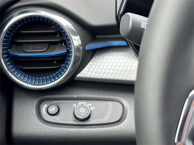 New 2025 Chevrolet Trax LT w/ Driver Confidence Package image 19