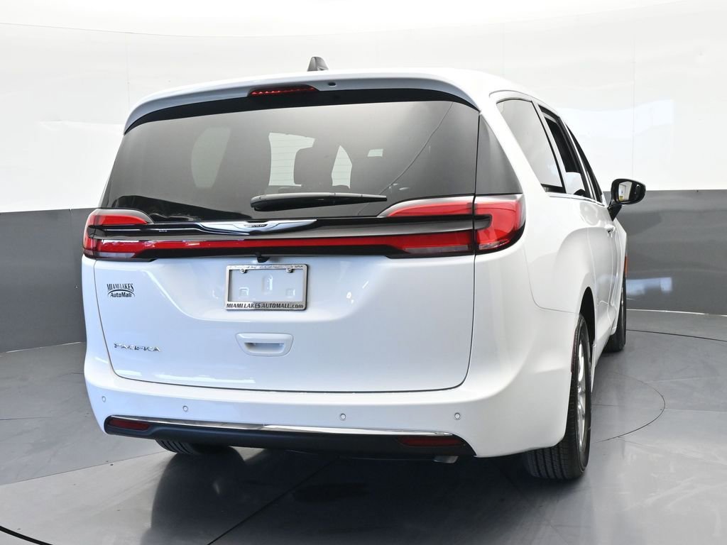 New 2026 Chrysler Pacifica Select FWD image 5