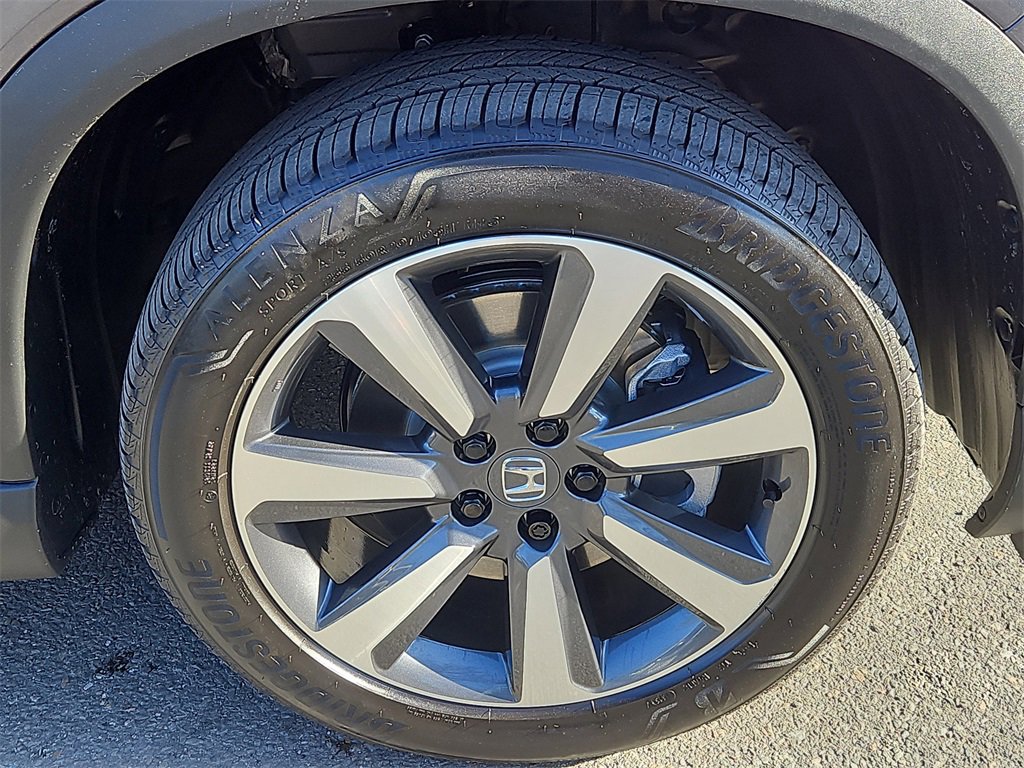 Certified 2025 Honda Pilot Touring image 10