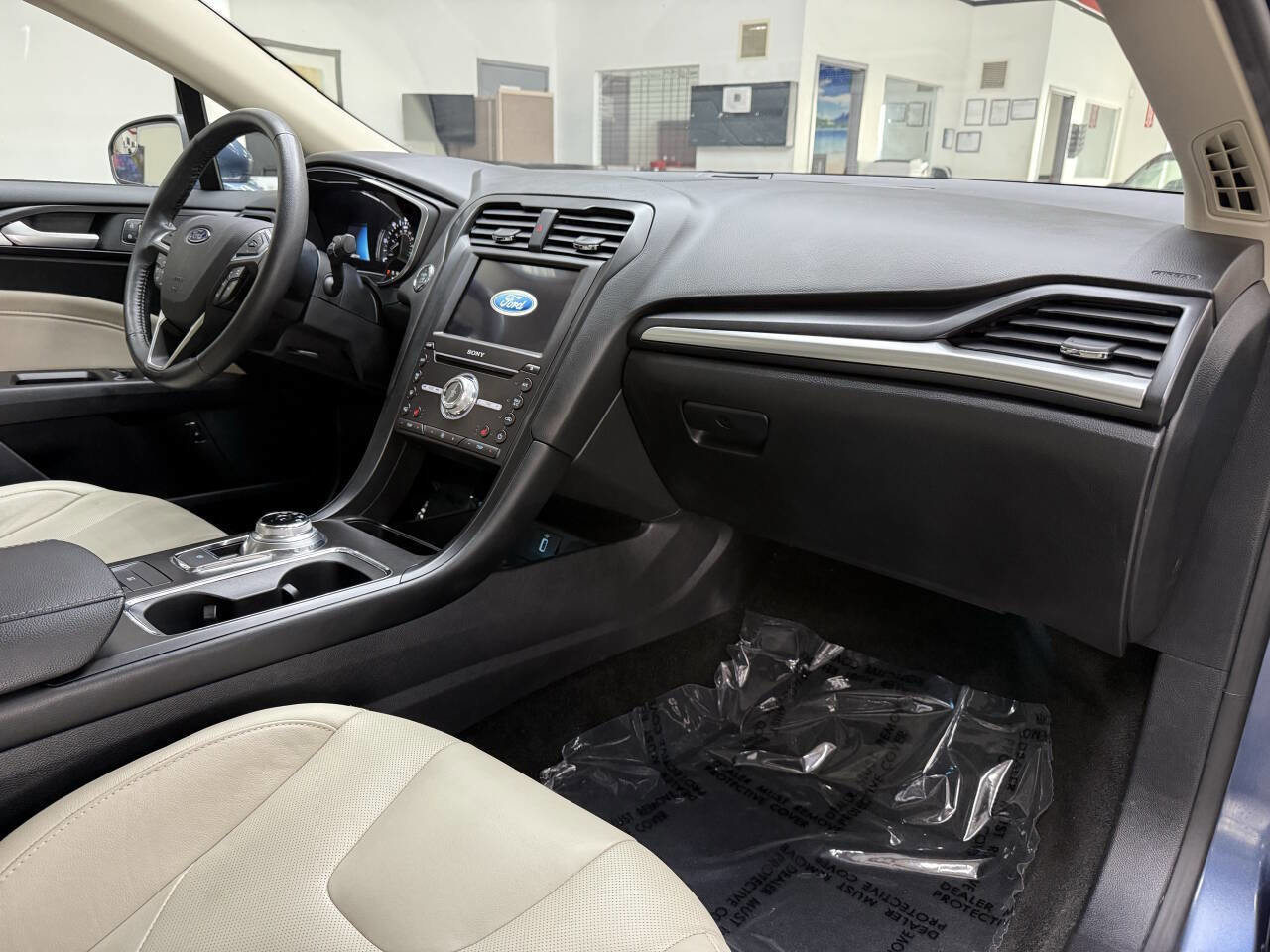 Used 2018 Ford Fusion Titanium FWD image 18