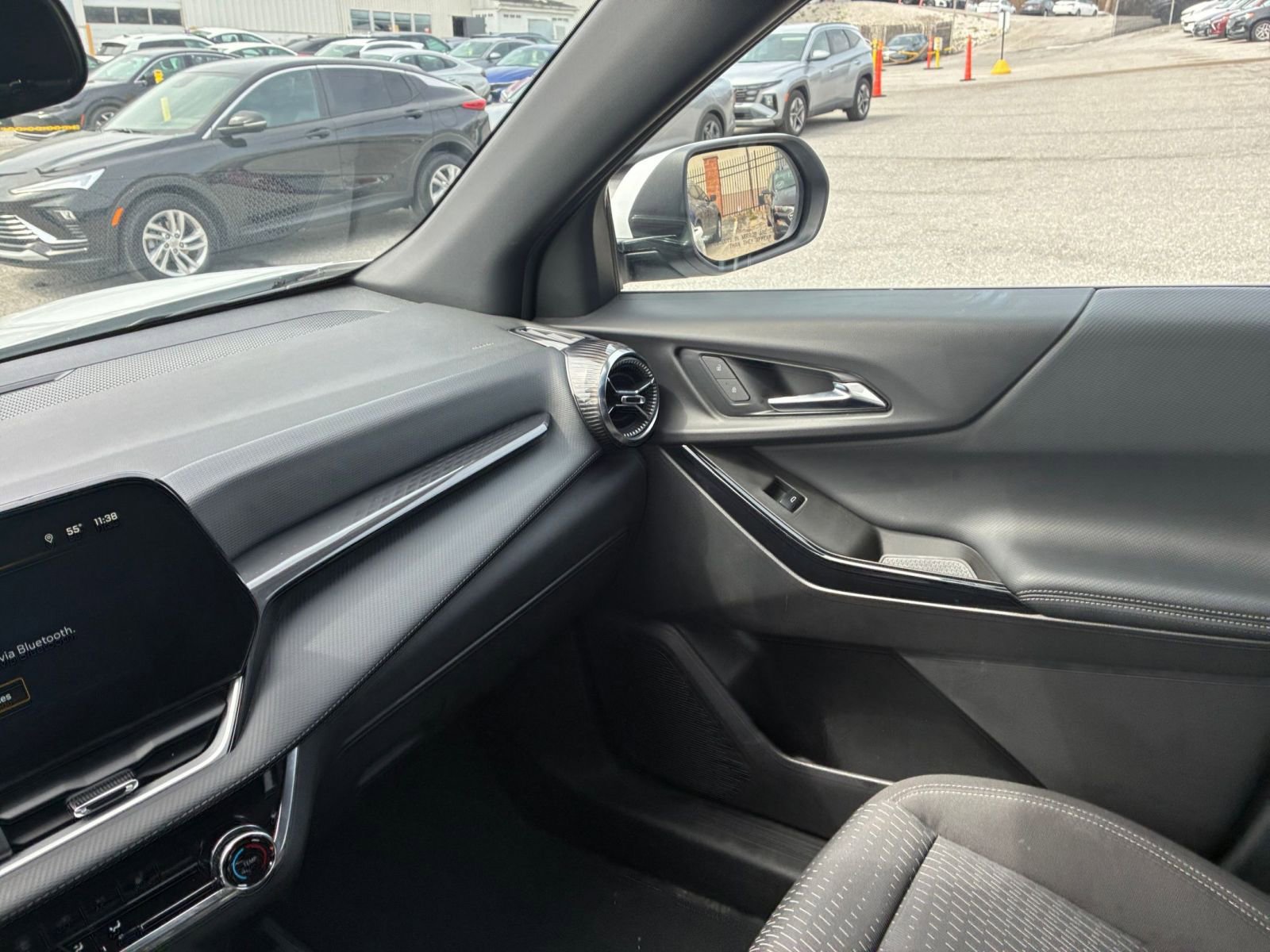 Used 2025 Chevrolet Equinox LT FWD image 30