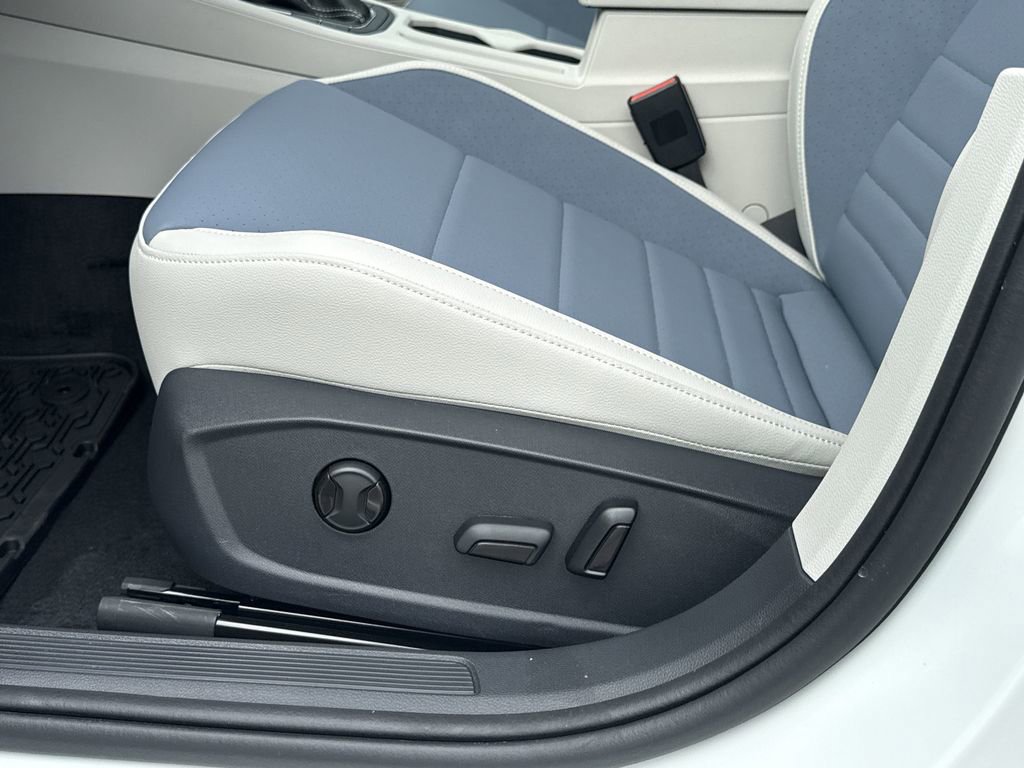 New 2026 Volkswagen Jetta SE FWD image 13