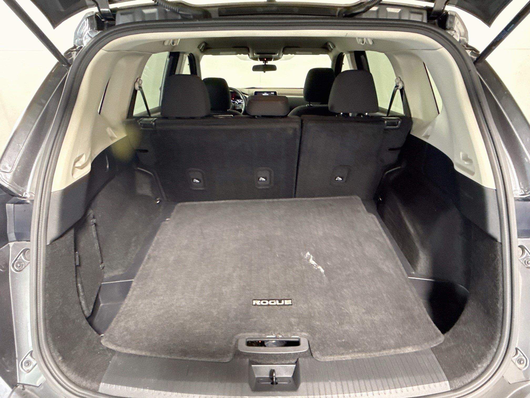 Used 2023 Nissan Rogue S FWD image 35