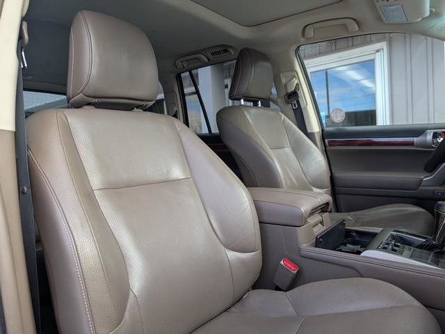 Used 2013 Lexus GX 460 image 23