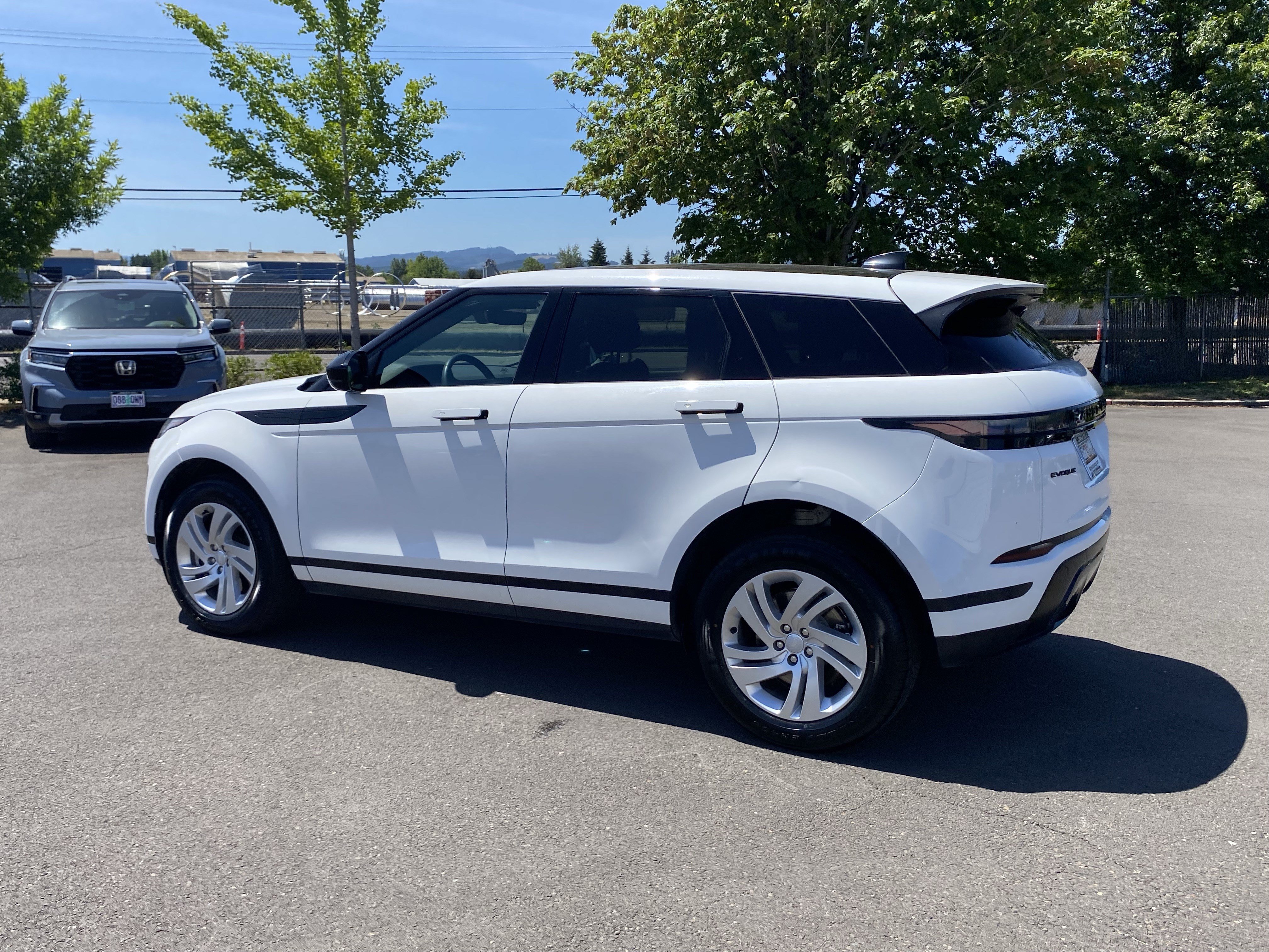 Used 2024 Land Rover Range Rover Evoque S AWD/4WD image 3