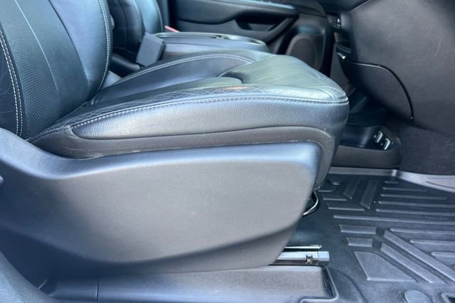 Used 2019 Chrysler Pacifica Touring-L w/ Advanced Safetytec Group image 22