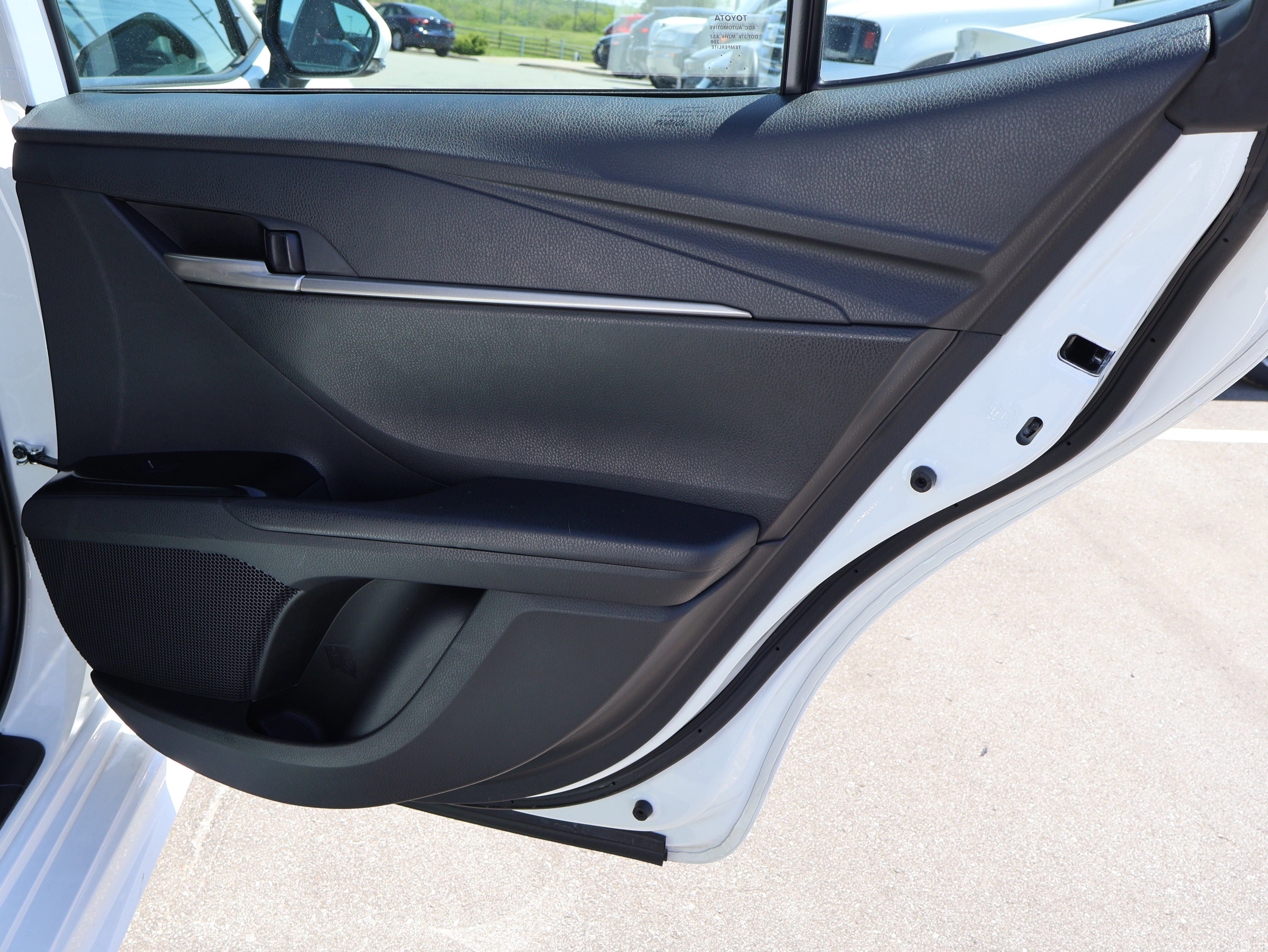 Used 2025 Toyota Camry SE FWD image 15