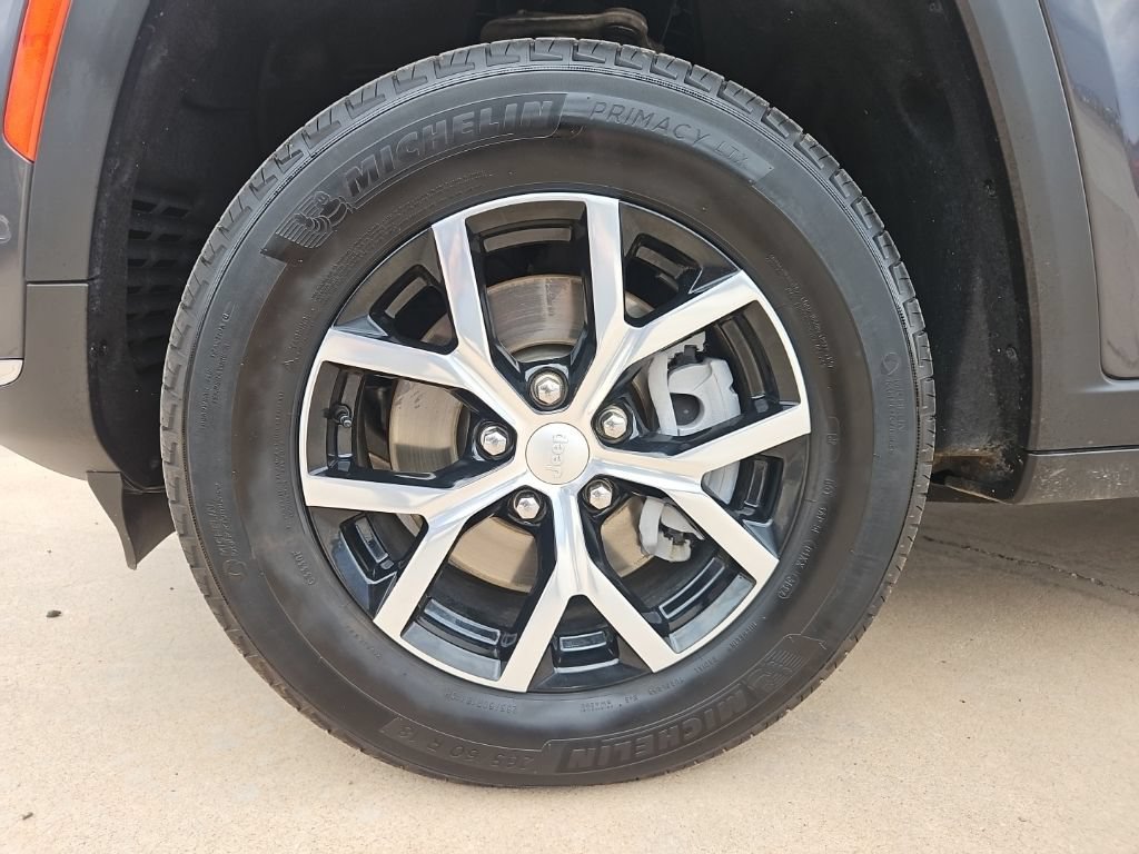Certified 2025 Jeep Grand Cherokee L Limited w/ Luxury Tech Group II AWD/4WD image 7