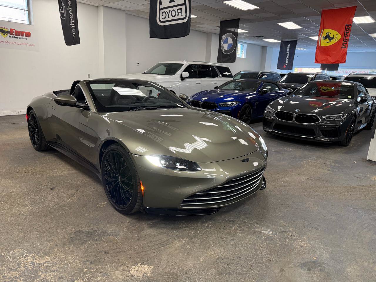 Used 2023 Aston Martin V8 Vantage Roadster RWD image 5