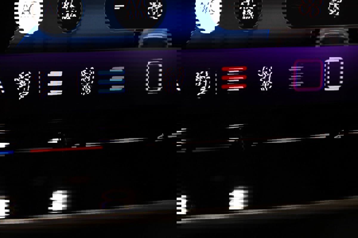 Used 2025 Volkswagen ID. Buzz Pro S image 8