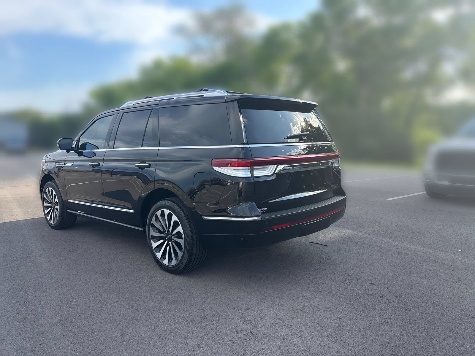 Certified 2023 Lincoln Navigator Reserve AWD/4WD image 4