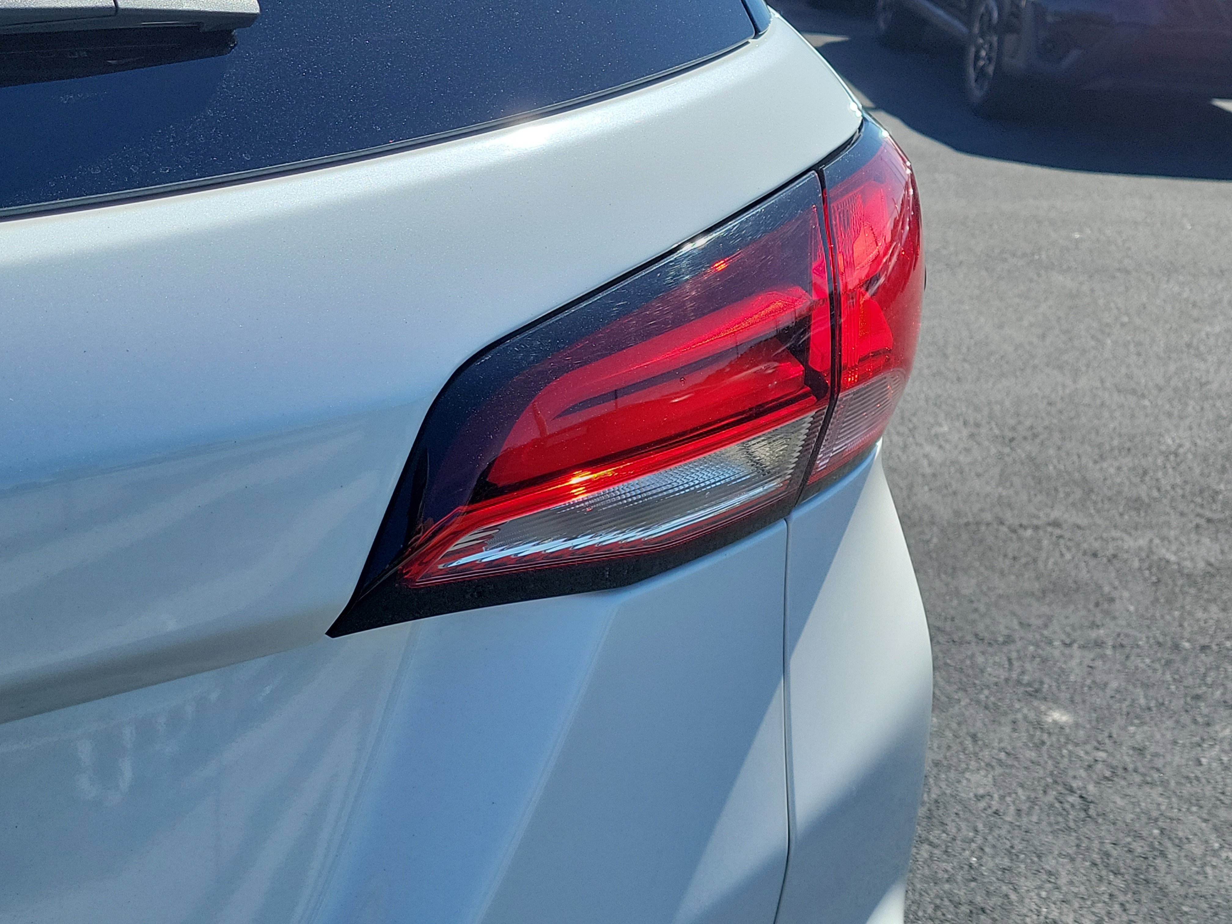 Used 2022 Chevrolet Equinox Premier image 11