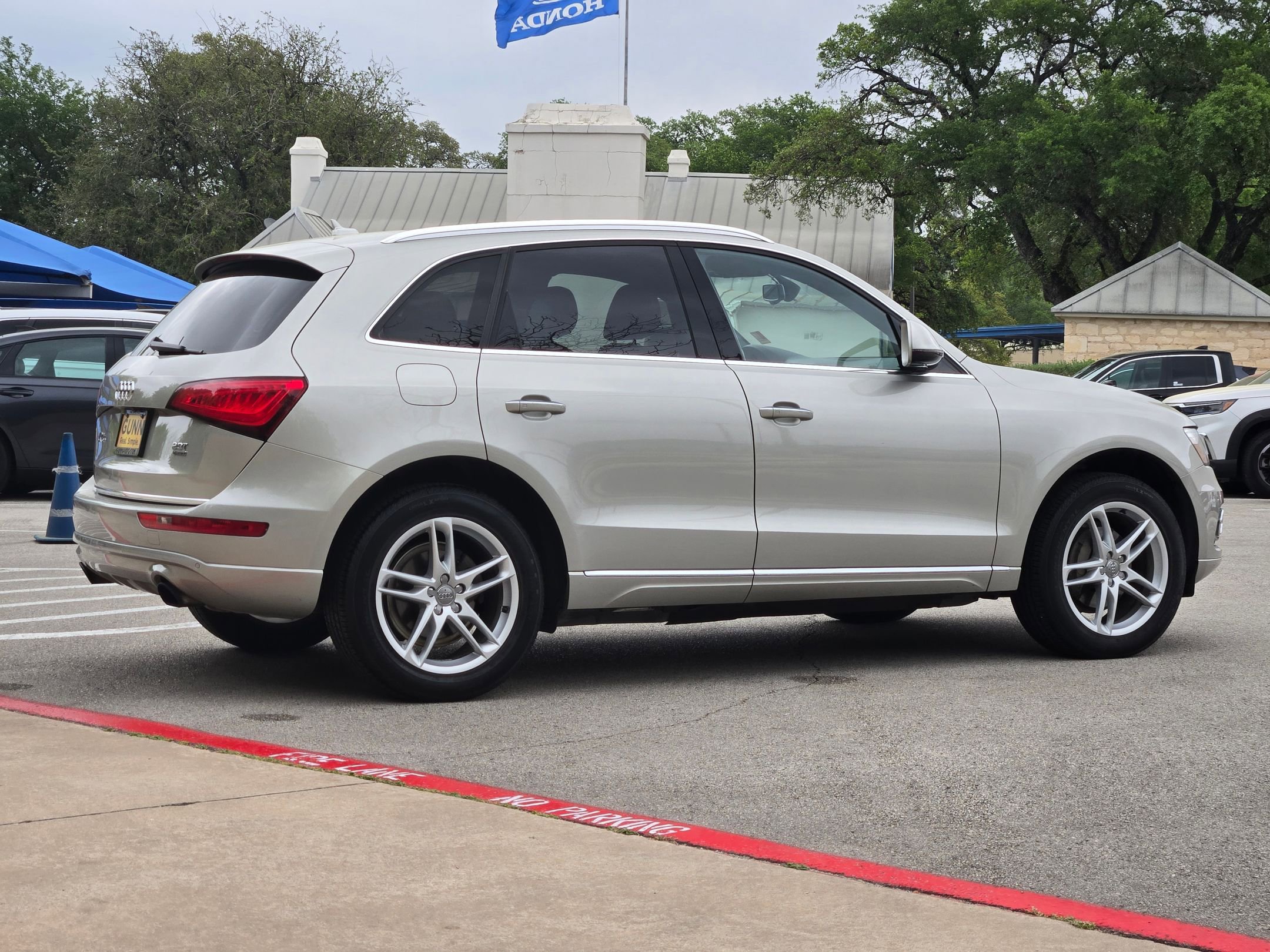 Used 2016 Audi Q5 2.0T Premium Plus w/ Technology Package image 3